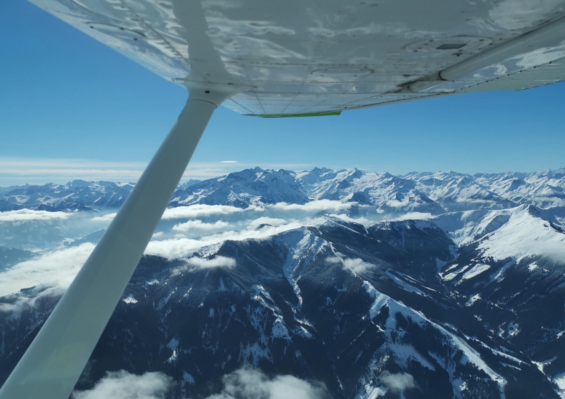 Alpenrundflug von Salzburg aus über die Gipfel deiner Wahl!