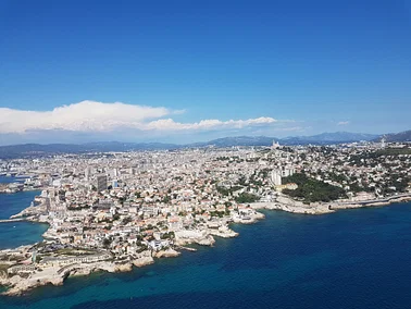 Rade de Marseille ras de l'eau, calanques, Sainte Victoire