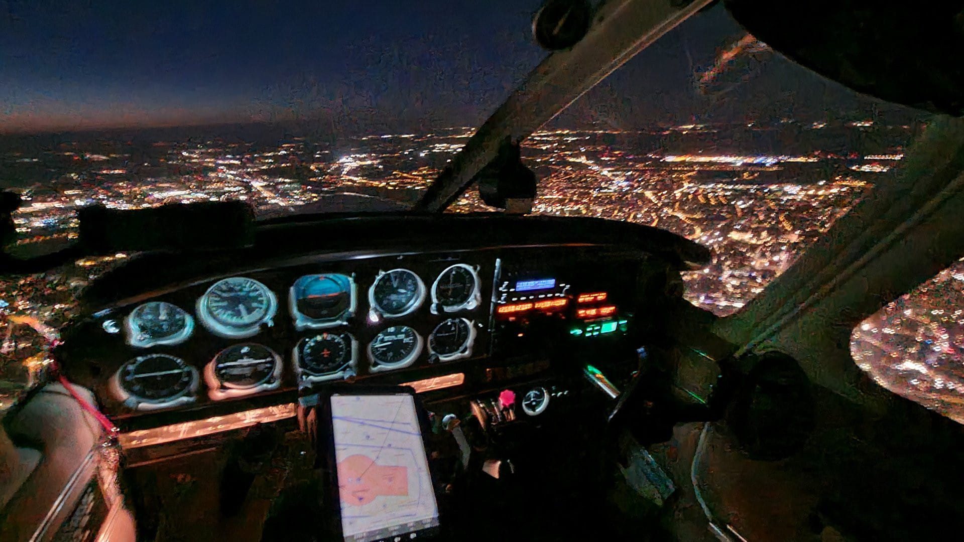 Nachtflug über Nürnberg