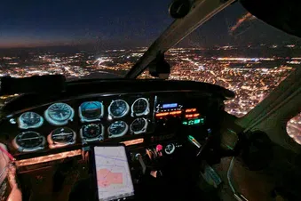 Nachtflug über Nürnberg