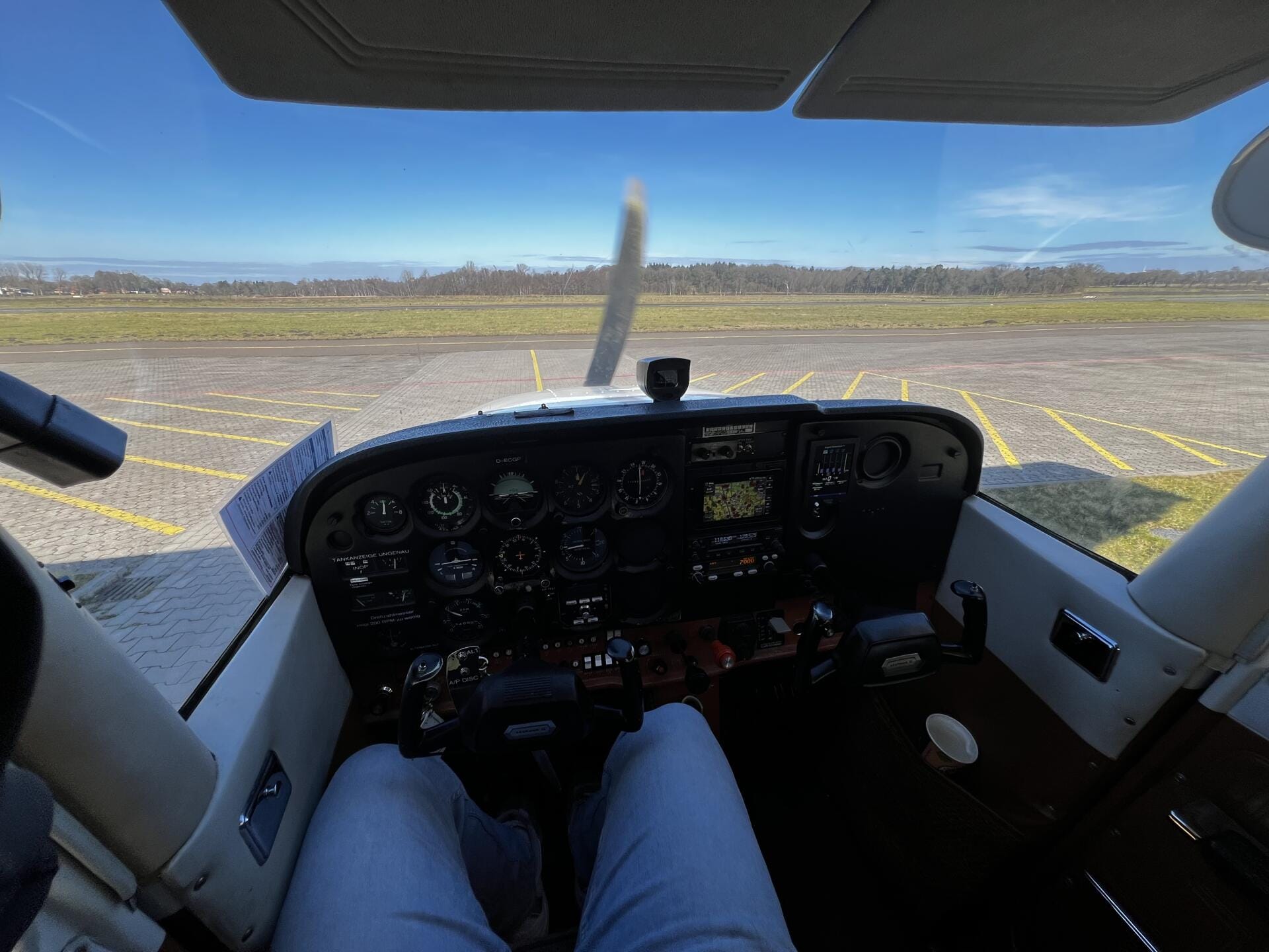 Von Nord nach Süd, Flug an den Bodensee nach Friedrichshafen