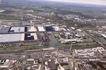 Das beeindruckende VW-Werk von oben!
