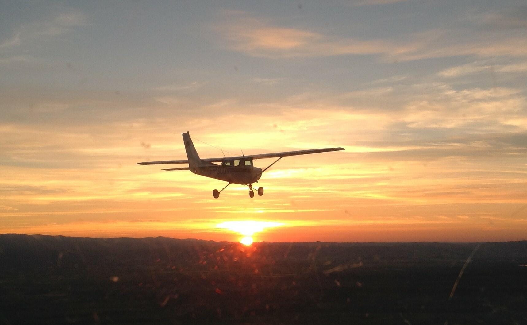 Le Cessna 152 au levé du jour