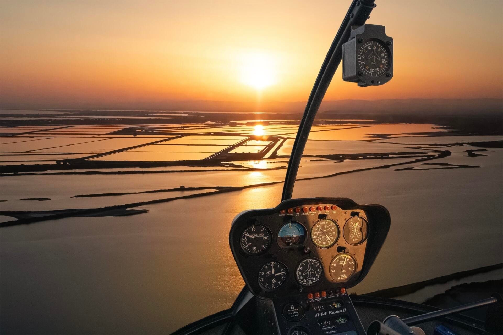 Coucher du soleil en hélicoptère