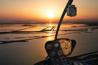 Coucher du soleil en hélicoptère