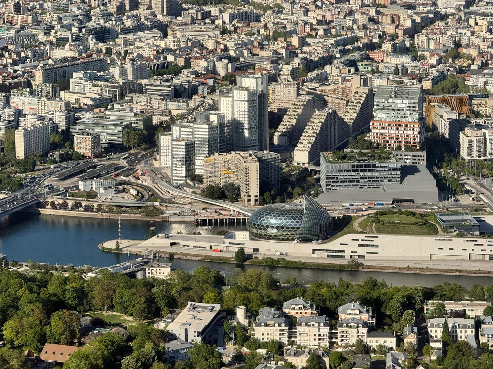 Survol de la Seine et du Château de Versailles