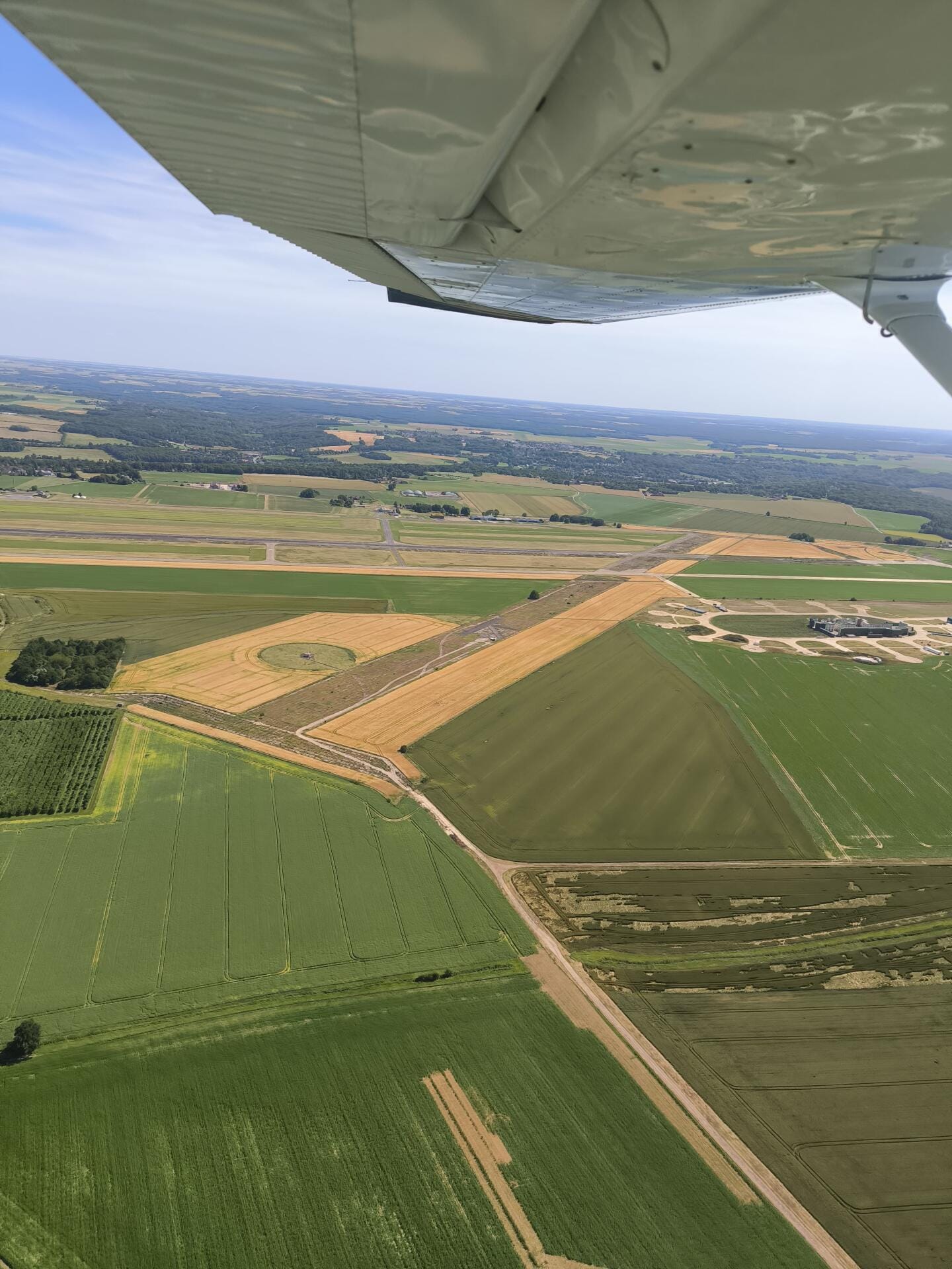 Vue aérienne aérodrome de Coulommiers et Cinéma TSF