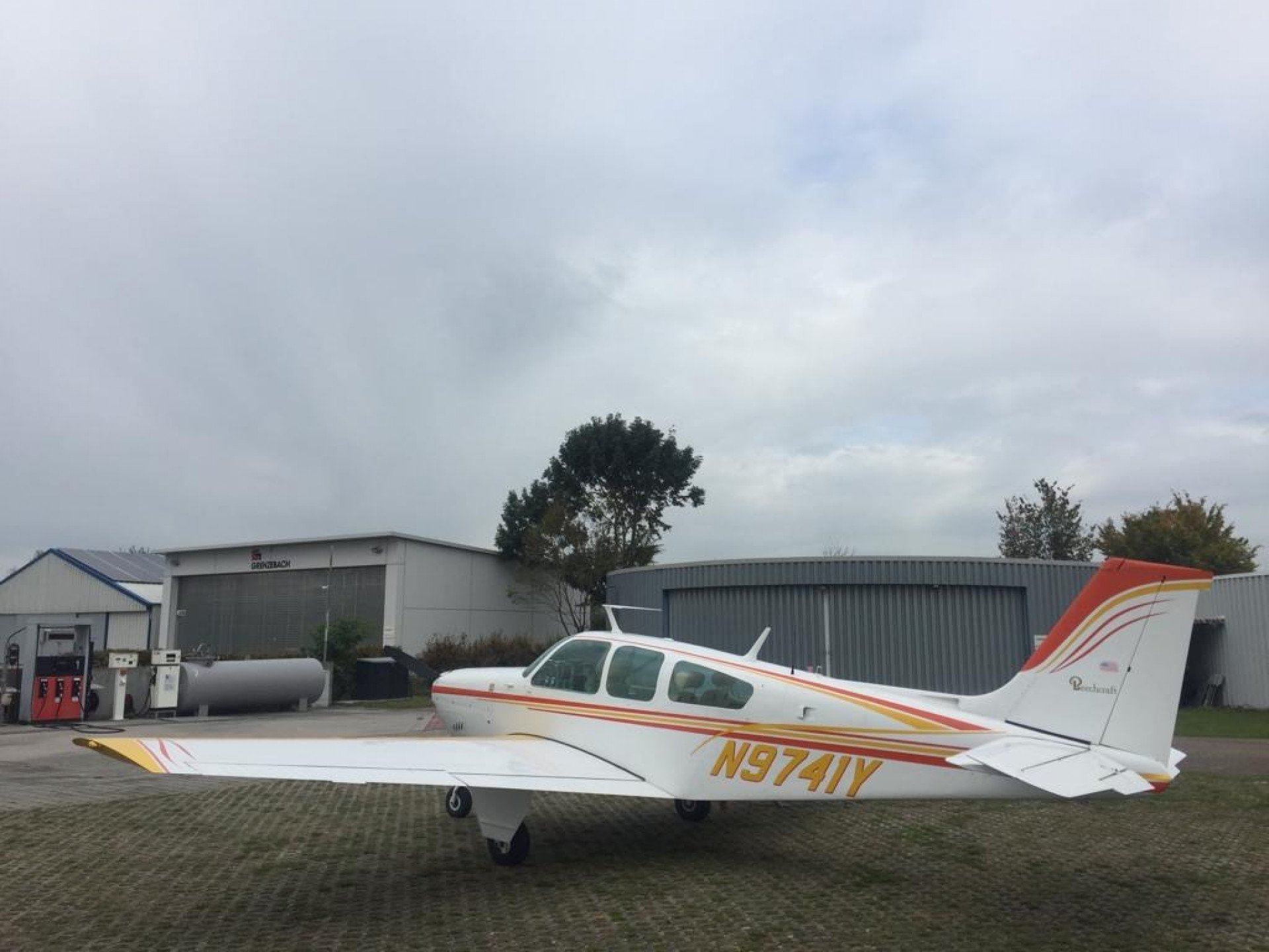 Beechcraft Bonanza BE33