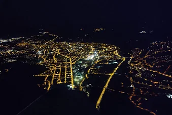 Vue nocturne du sud de la ville