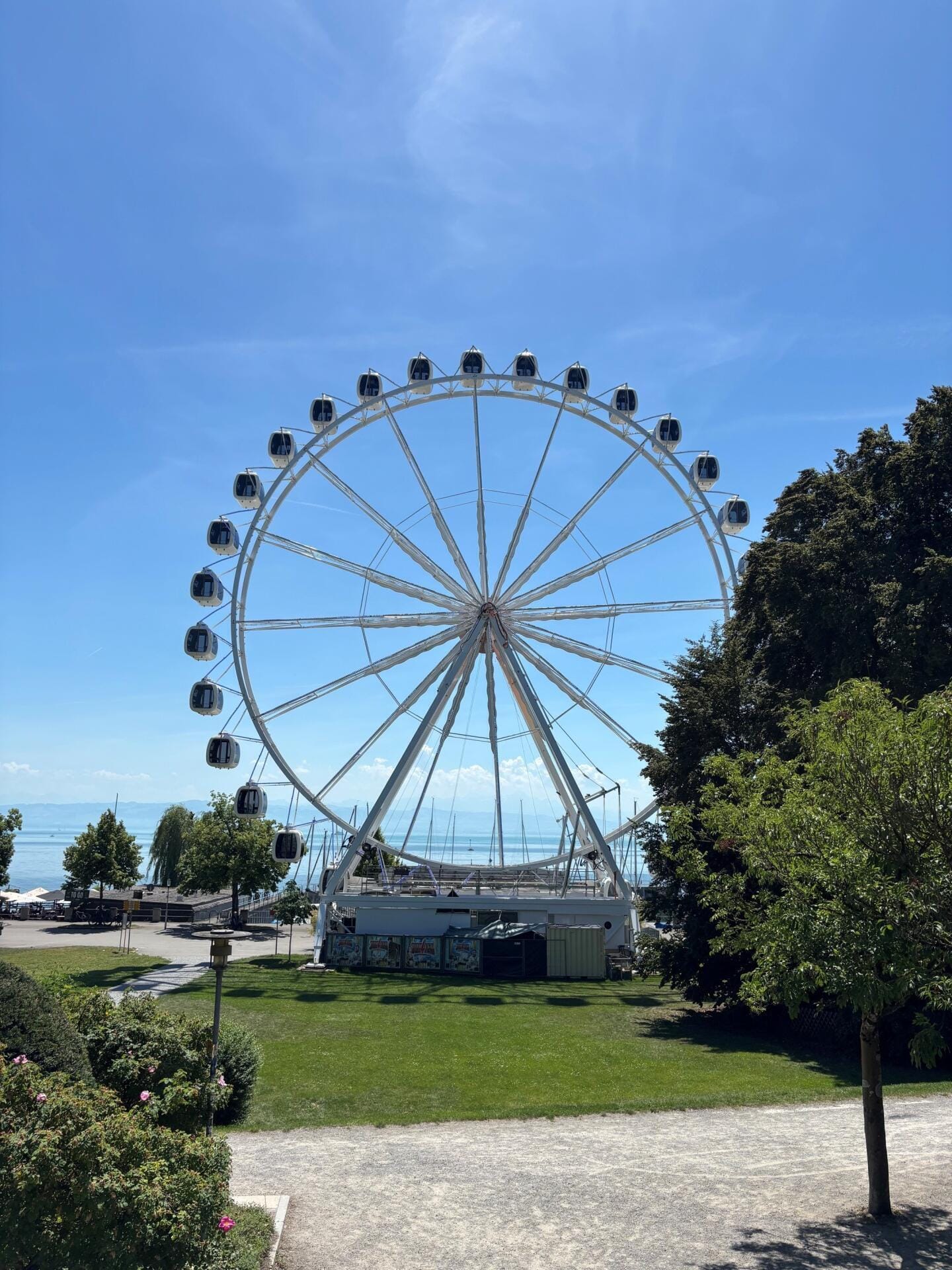 Bodensee mit Alpenblick: Tagestrip nach Friedrichshafen