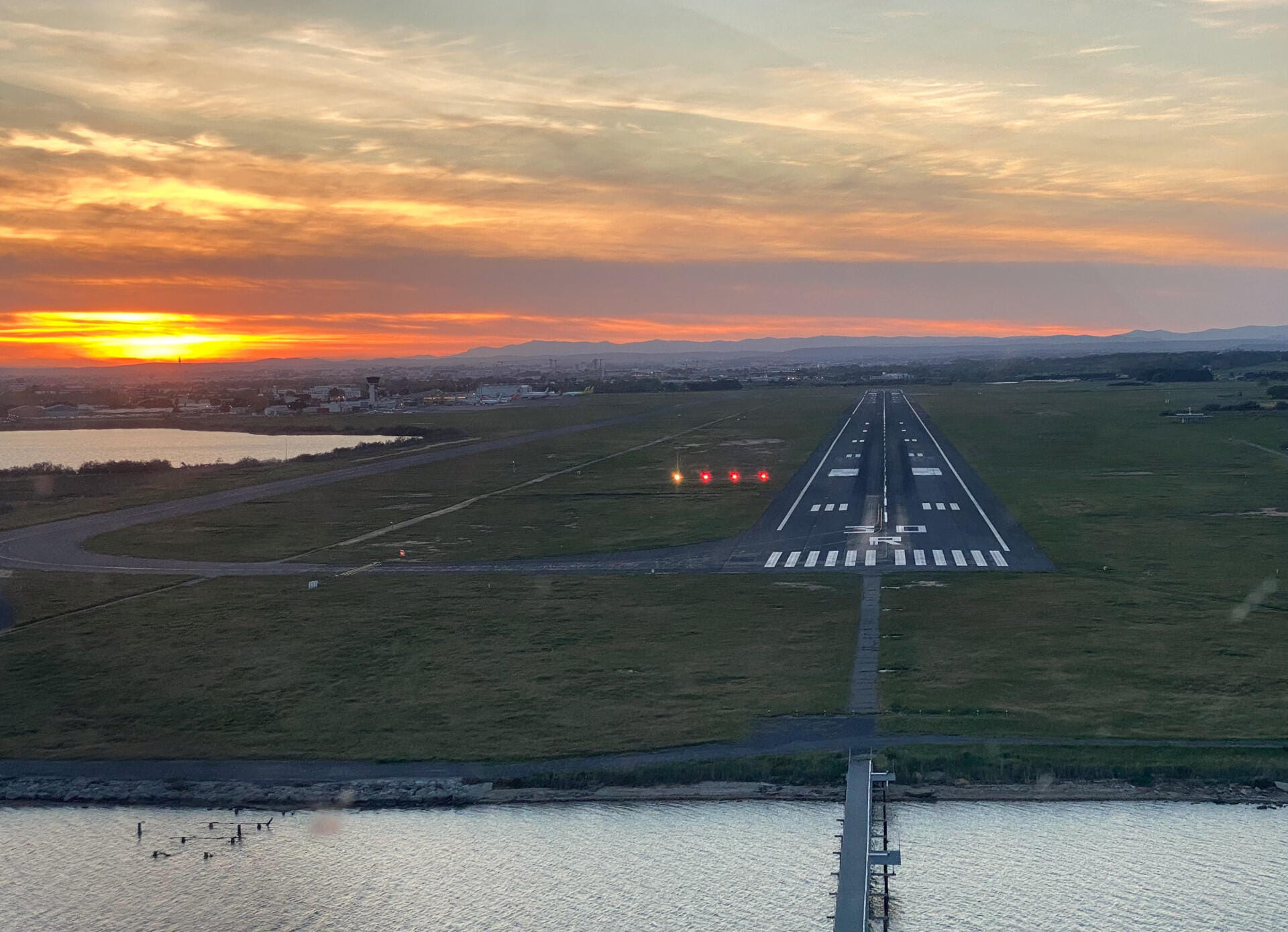 La magie du vol de nuit entre lac Léman et Plateau suisse