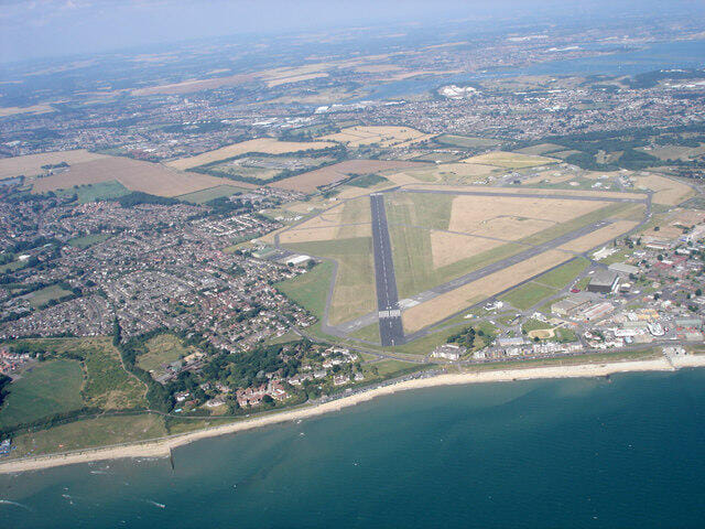 Solent (Lee) Airport - Day trip to the beach + sightseeing