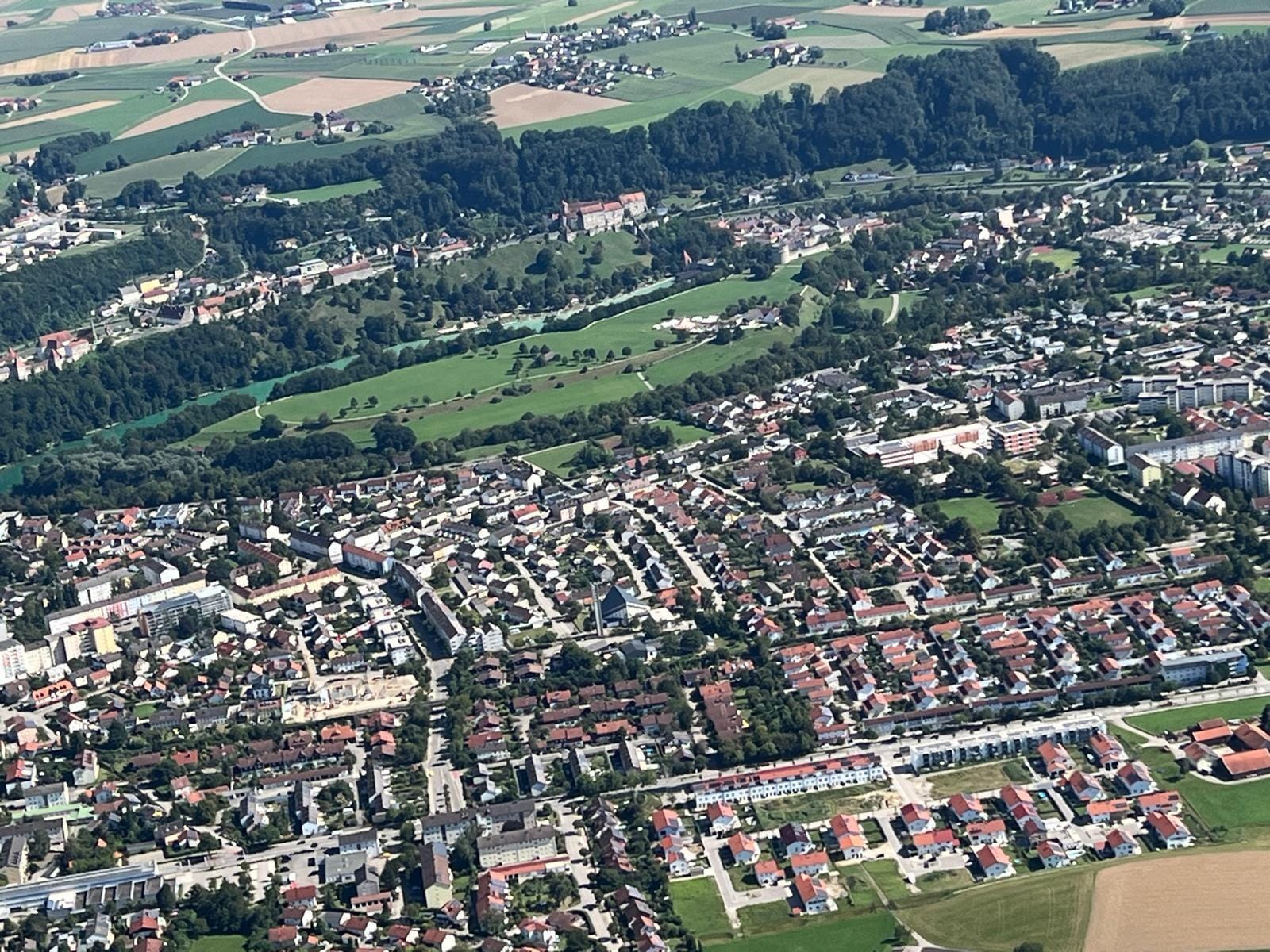 Natur und Städte entlang des Inns