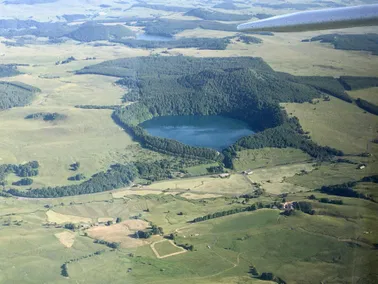 Du Beaujolais aux Montagnes d'Auvergne par Ussel.
