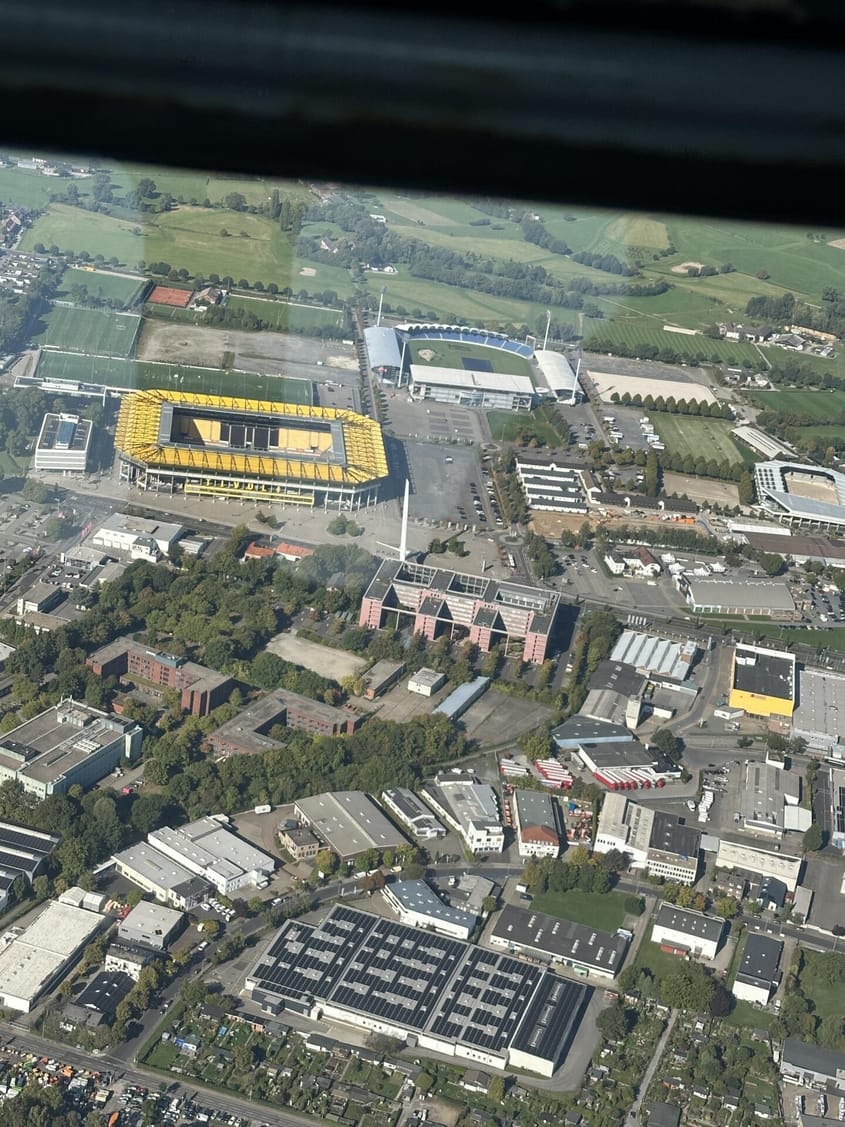 Rundflug über Aachen, Eifel, Phantasialand, Seen, Kaftwerk