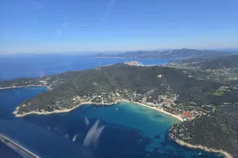 North coast of the Island during the approach for Runway 16