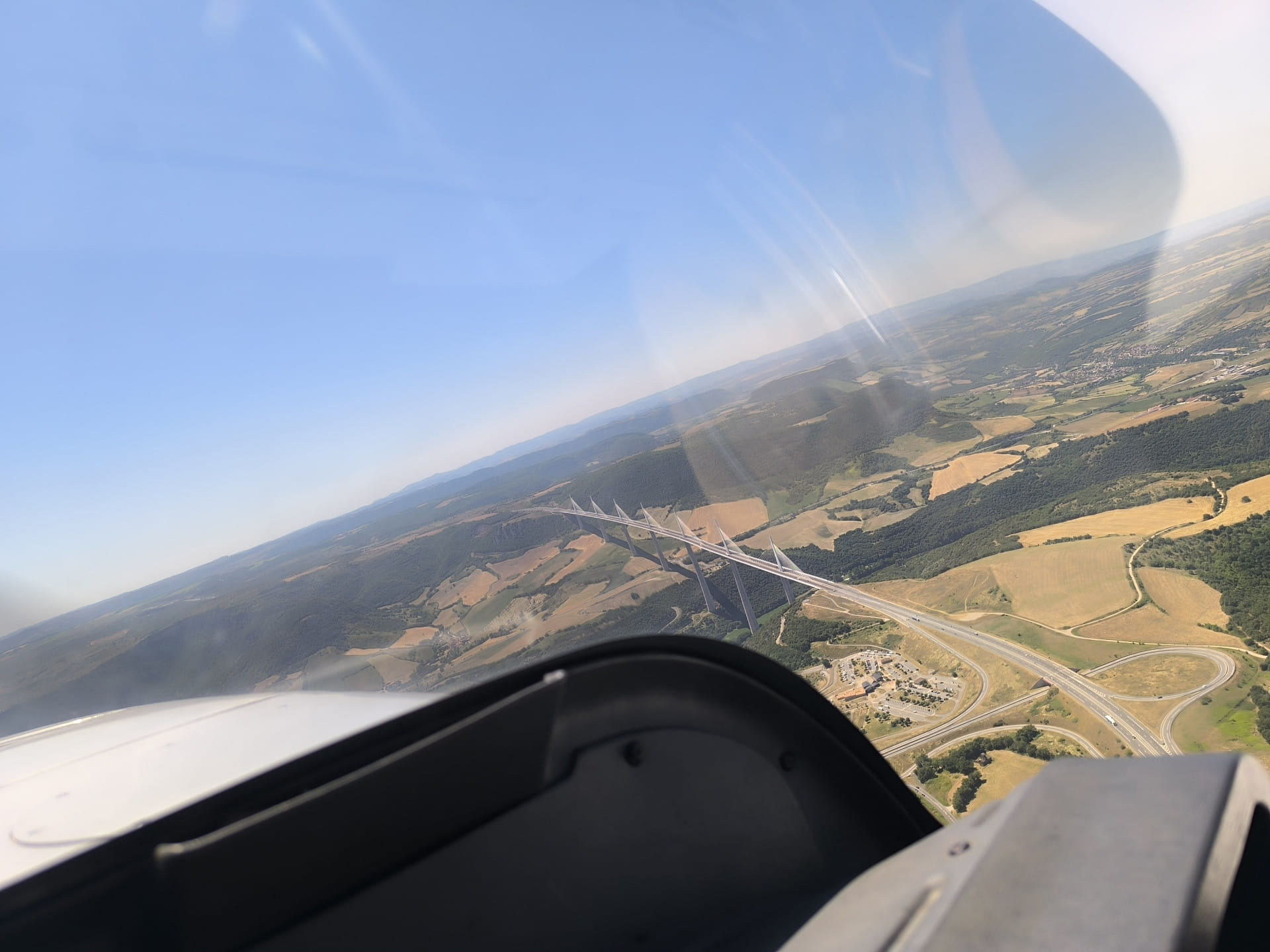 Vol AR Toulouse Lasbordes via le viaduc de Millau, la côte..