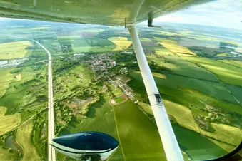 Flexibler Rundflug über Berlin in einer Cessna 172 2-3 Pers.