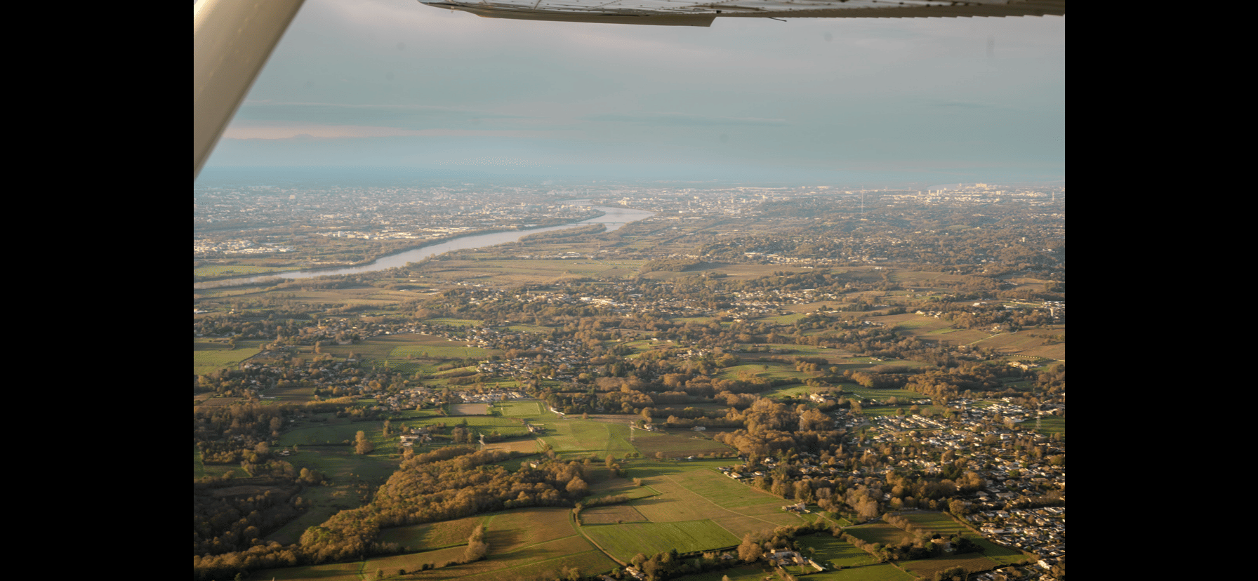 Vue sur le bassin au loin