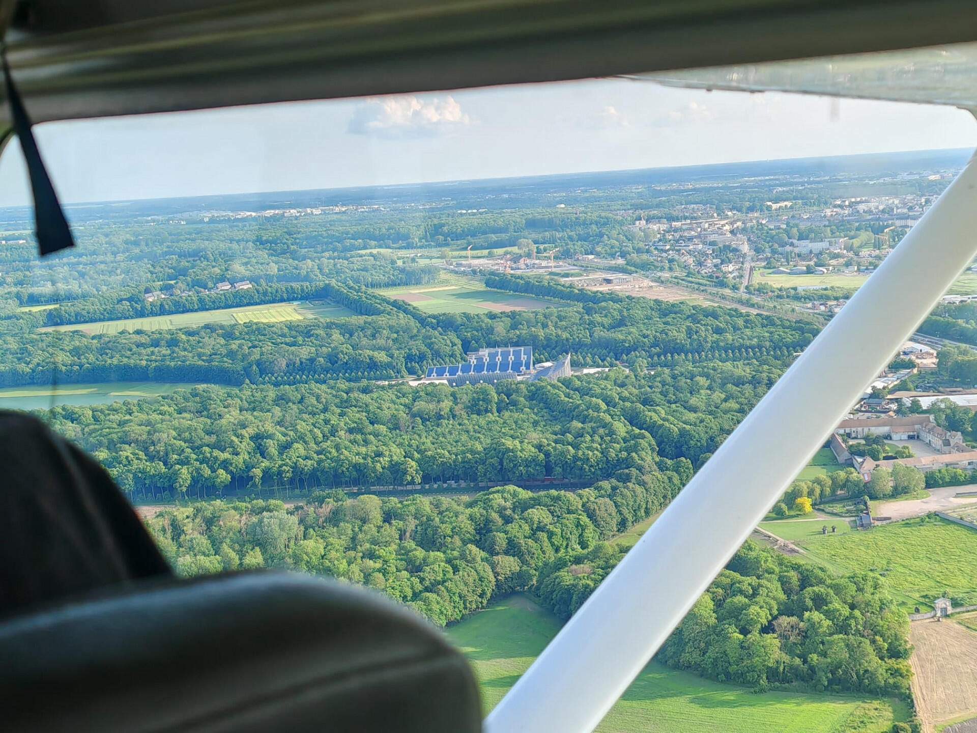 Survolez le château de Versailles