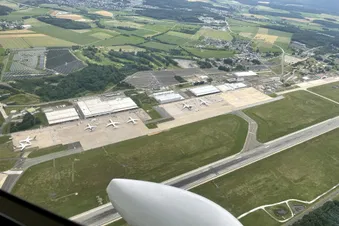1h Rundflug über Ihre Wunschziele (2 Passagiere)
