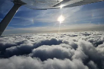 ...Über den Wolken, muss die Freiheit wohl grenzenlos sein...