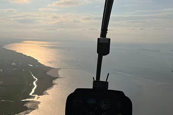 Hubschrauber Rundflug an der Weser zur Nordsee