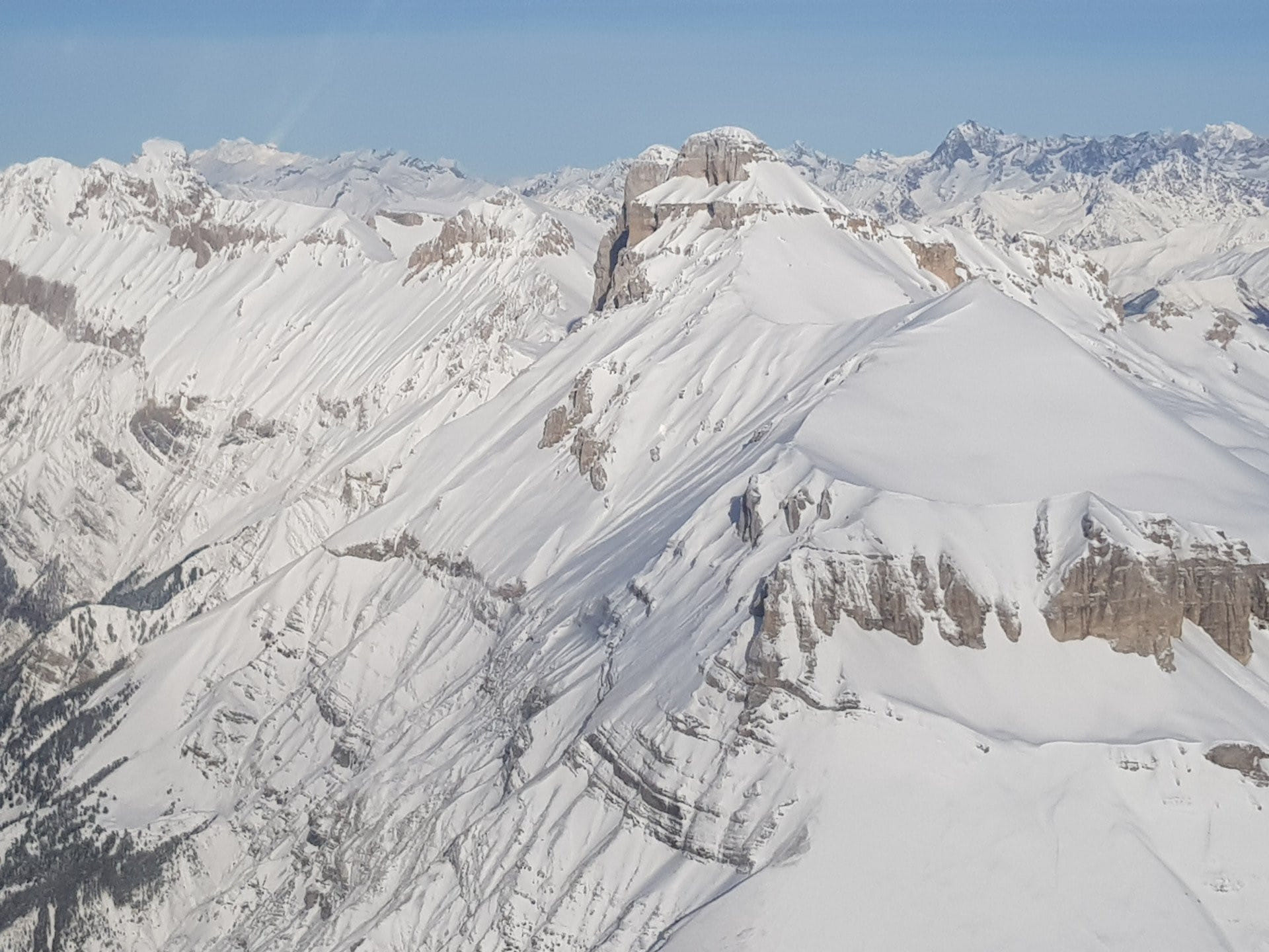 Balade aérienne : Le massif du Mont Blanc depuis Pérouges