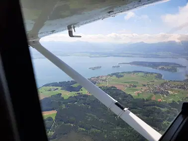 Rundflug: Chiemsee und Alpenrand