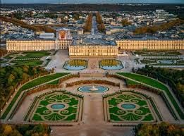 Découvrir le château et les animaux vus d'en haut !