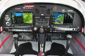Poste de pilotage moderne . EFIS . G3x T