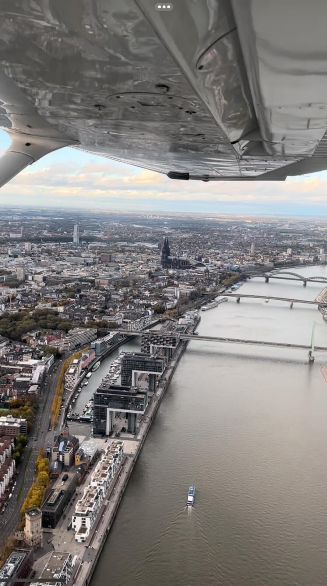 Alles auf einen Blick_Anflug auf Köln 🏙️