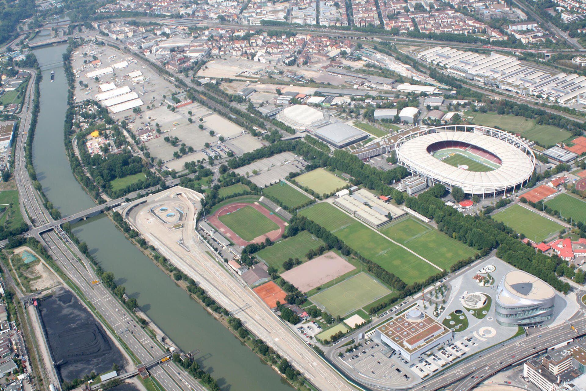 Großer Rundflug entlang der Burgen der Region
