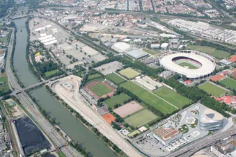 Großer Rundflug entlang der Burgen der Region