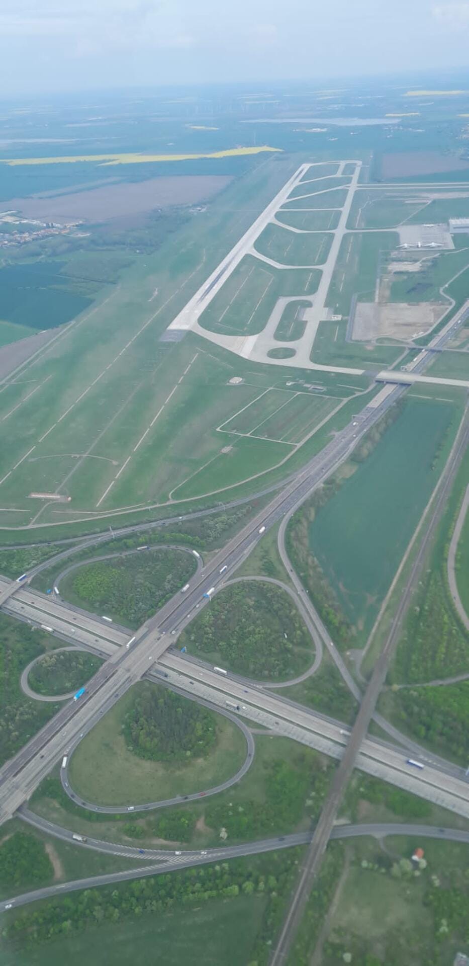 A9 Schkeuditzer Kreuz mit RWY 08/26 L