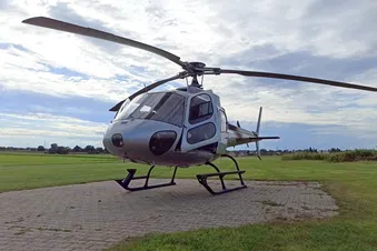 Großer Rundflug entlang der Burgen der Region