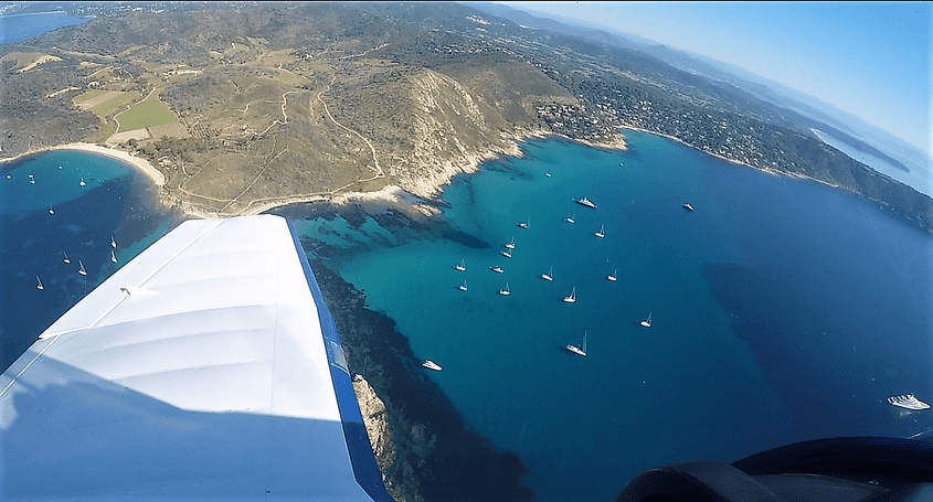 Les îles de Port Cros et St Tropez en avion