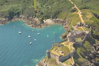 Entre Bretagne et Normandie en Hélicoptère depuis Dinan