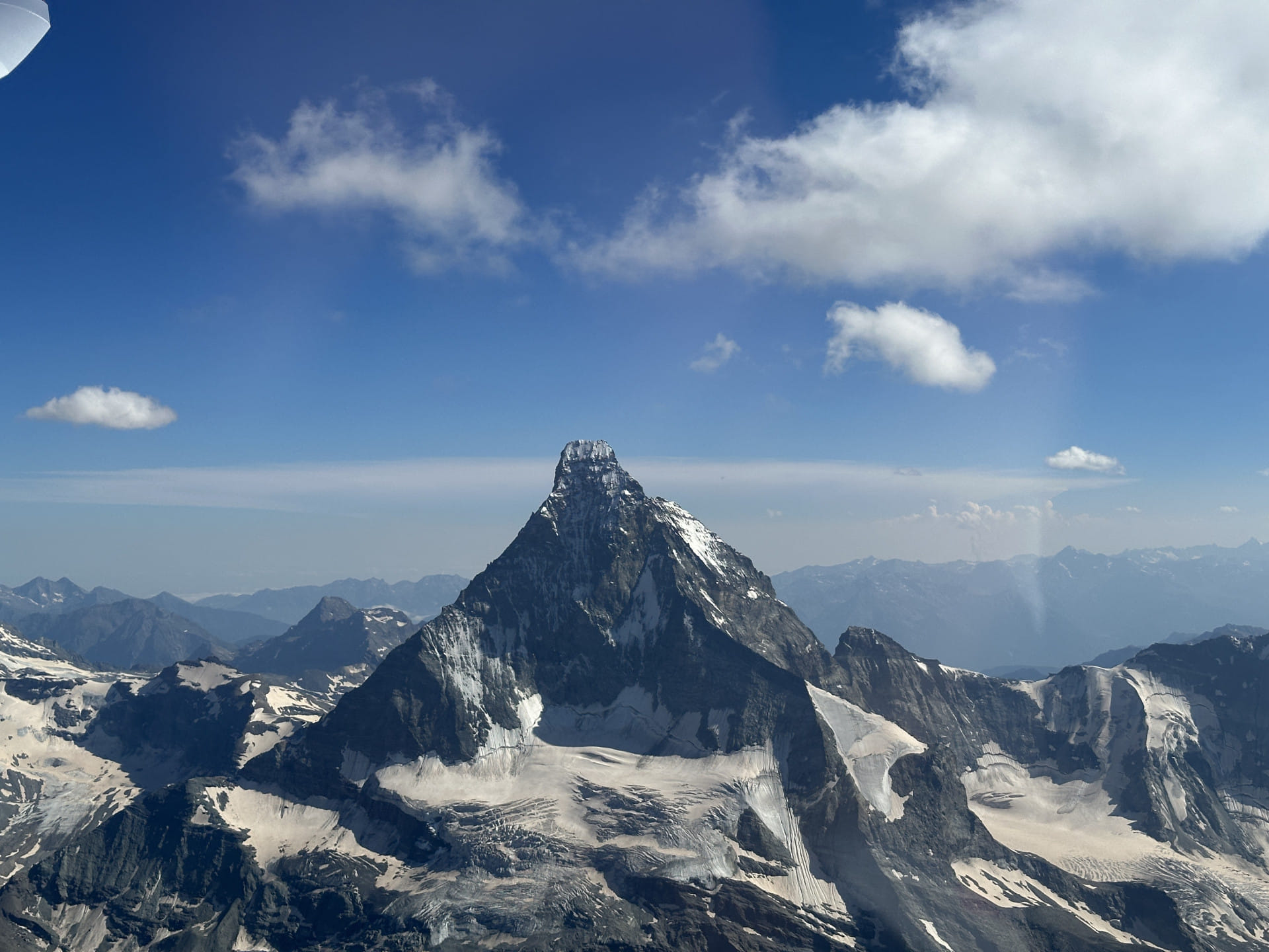 Vol au dessus des Alpes suisses
