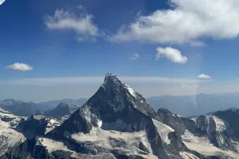 Vol au dessus des Alpes suisses