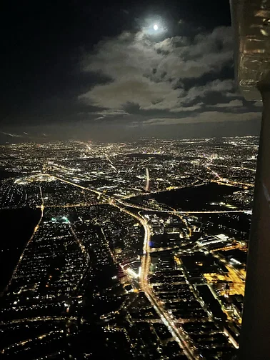 Rundflug über Berlin bei Nacht