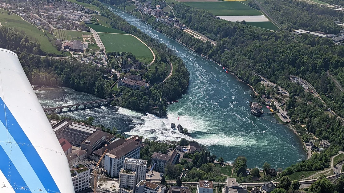 Kurzer Flug zum Rheinfall