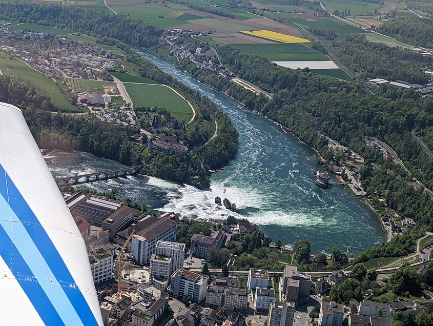 Kurzer Flug zum Rheinfall