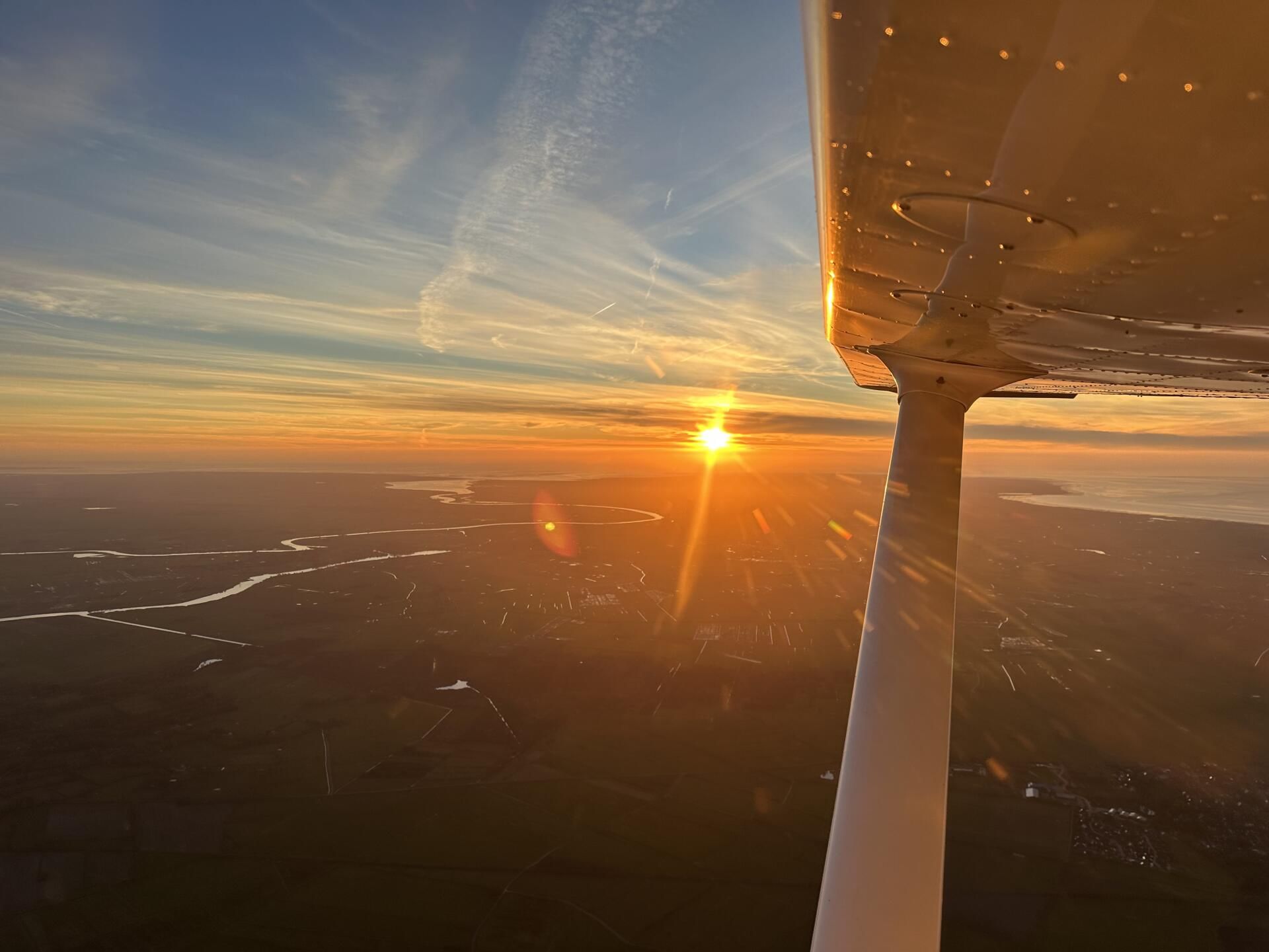 Moin Abendrot! Sonnenuntergang mit der Cessna