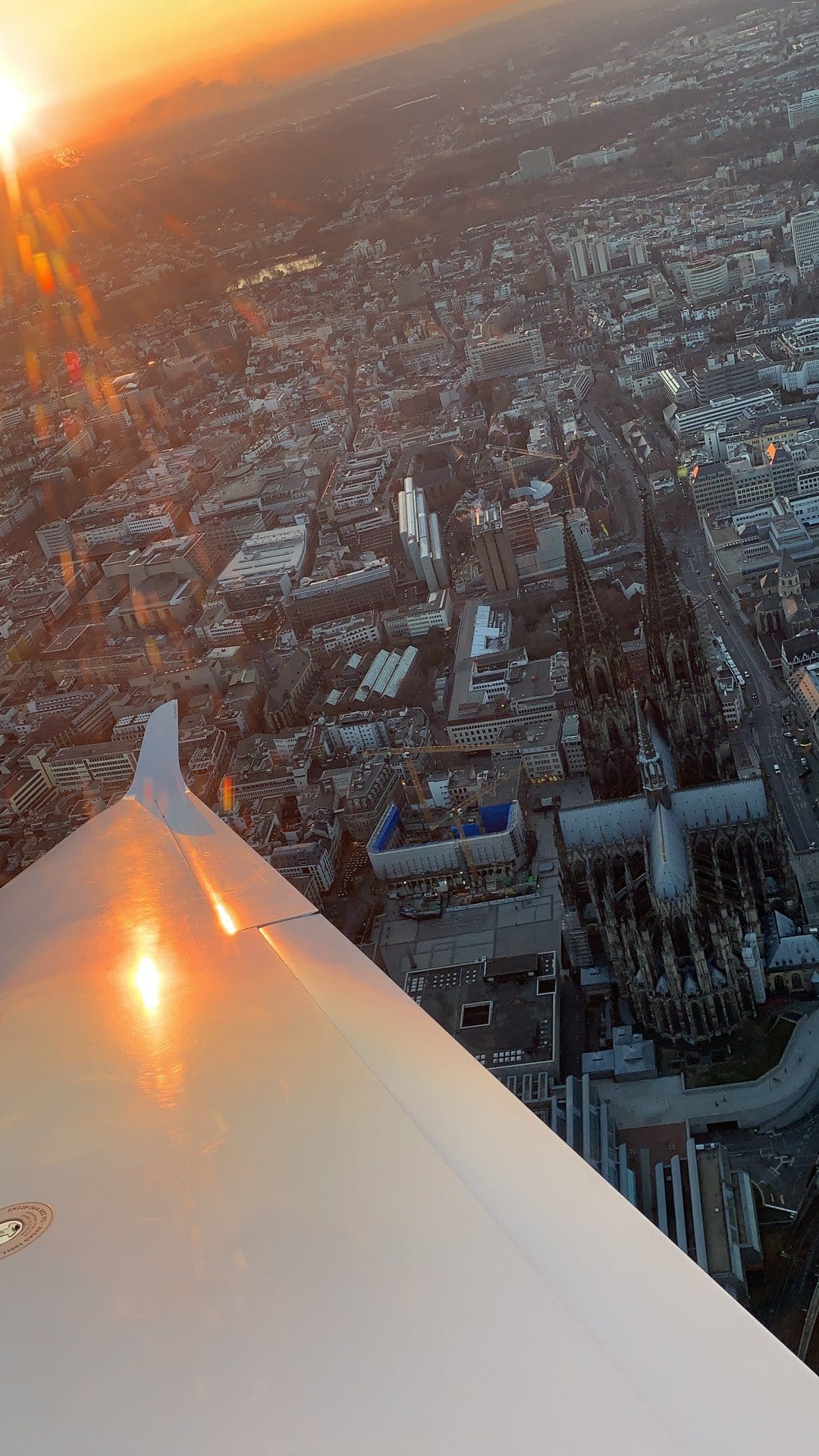 Rundflug über den Kölner Dom und über den Tagebau Garzweiler