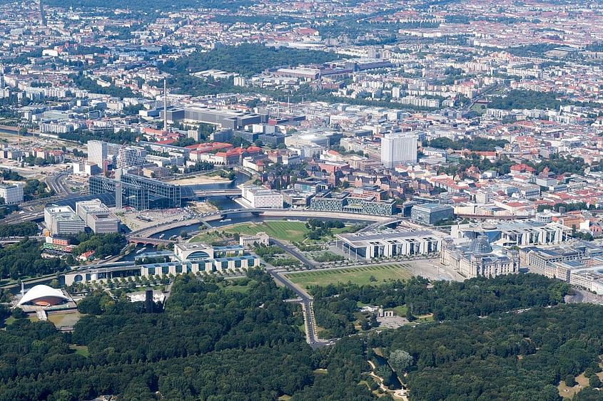 Rundflug über Berlin in Cessna 172 (45m)