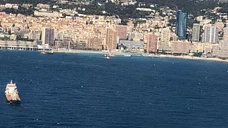 Passage à basse altitude le long de Monaco