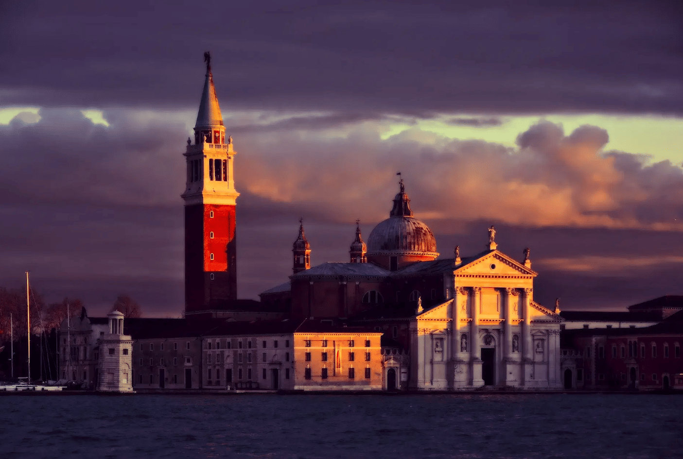 Flug nach Venedig zum Shoppen oder/und als Sightseeing-Tour (C177R Cardinal)