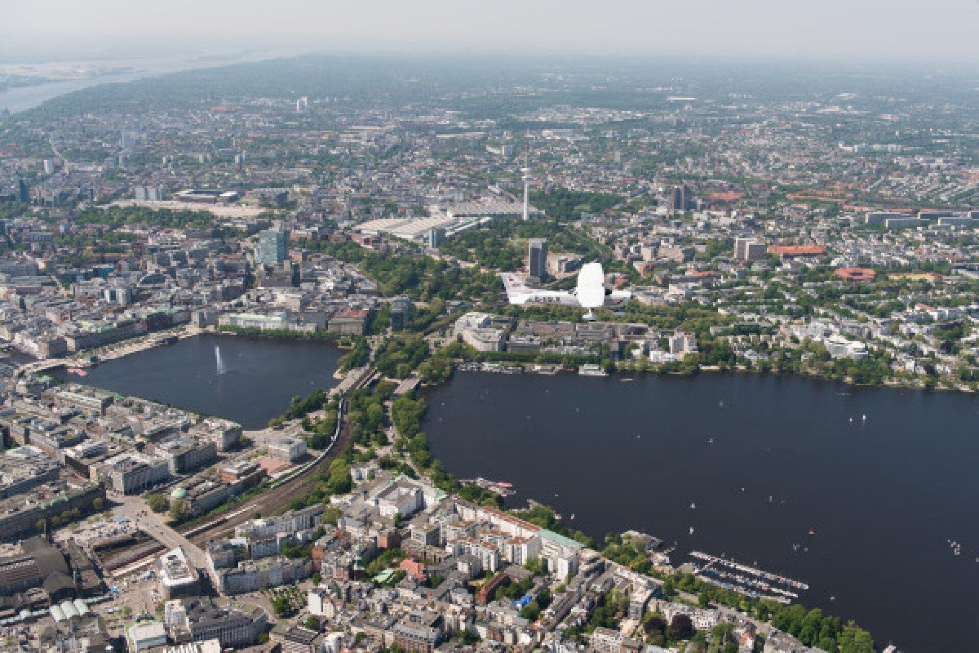 Rundflug über Hamburg in Cessna 172 (3 Passagiere)