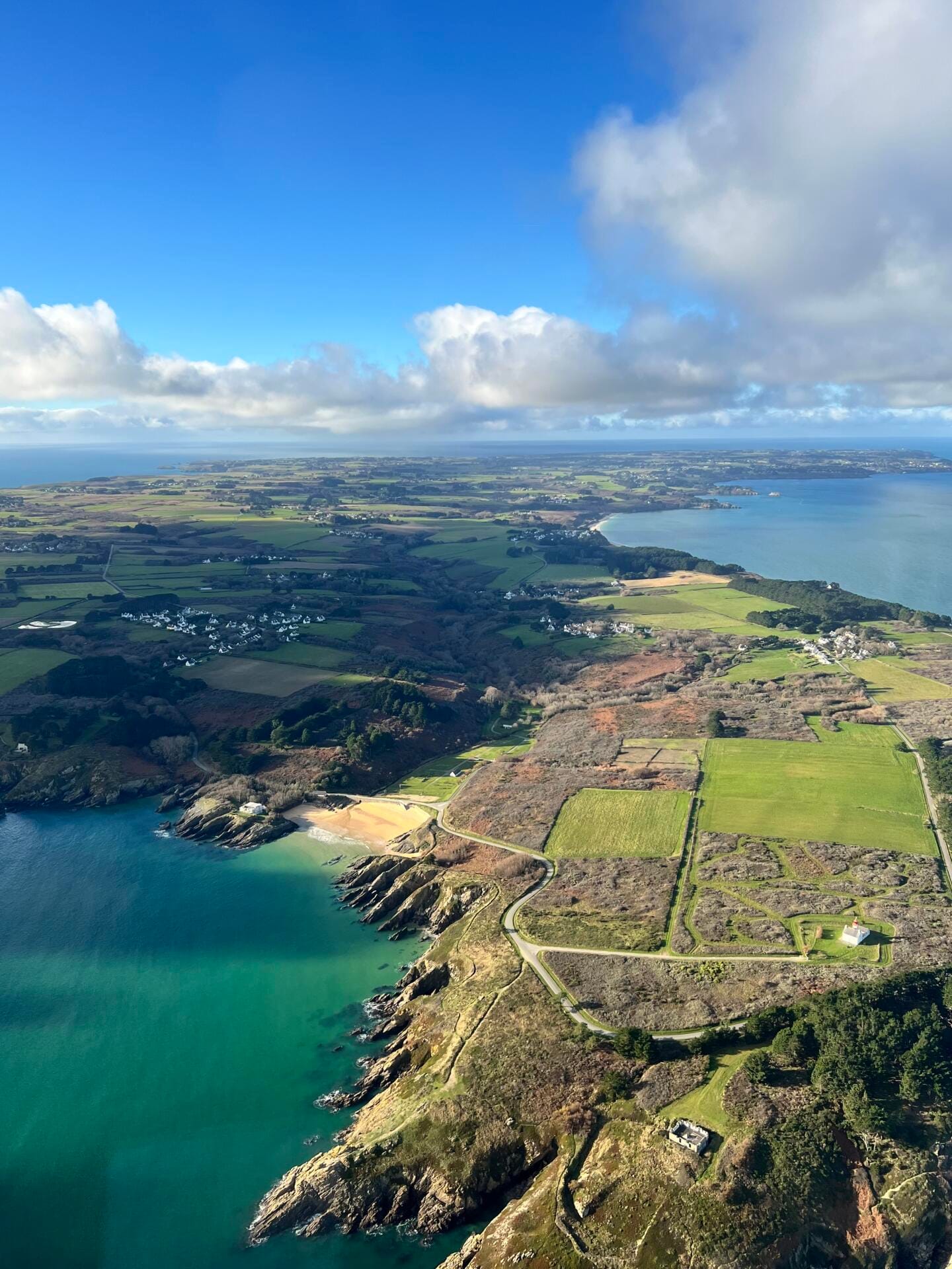 Balade aérienne entre terre, mer et les îles